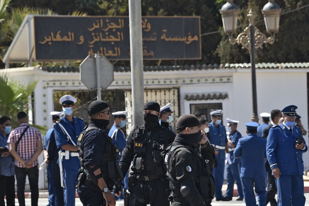 بالصور.. مراسم جنازة الرئيس السابق بوتفليقة