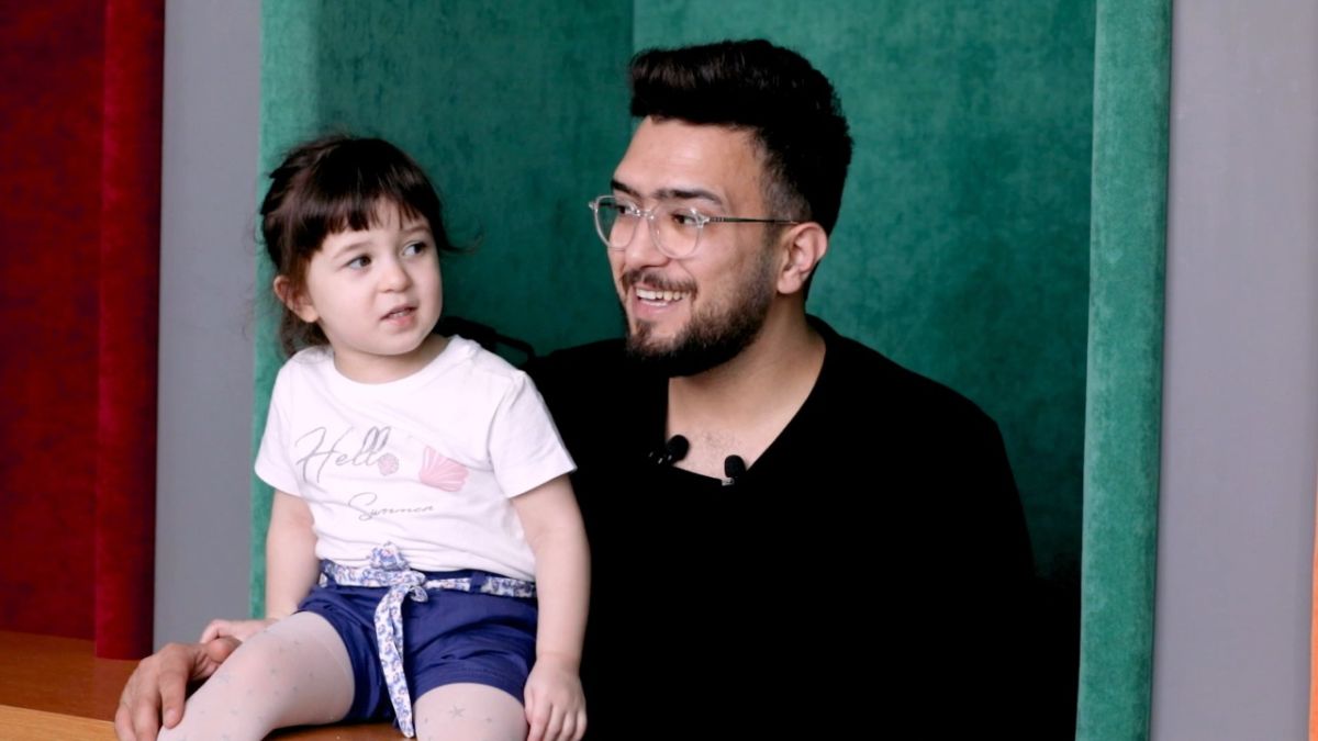 عمرو وزينه القضاة أب وابنته يتشاركان اللحظات العائلية ويحصدا مئات الالاف من المشاهدات