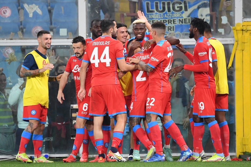 نابولي يشعل صراع صدارة الكالتشيو برباعية في شباك سامبدوريا