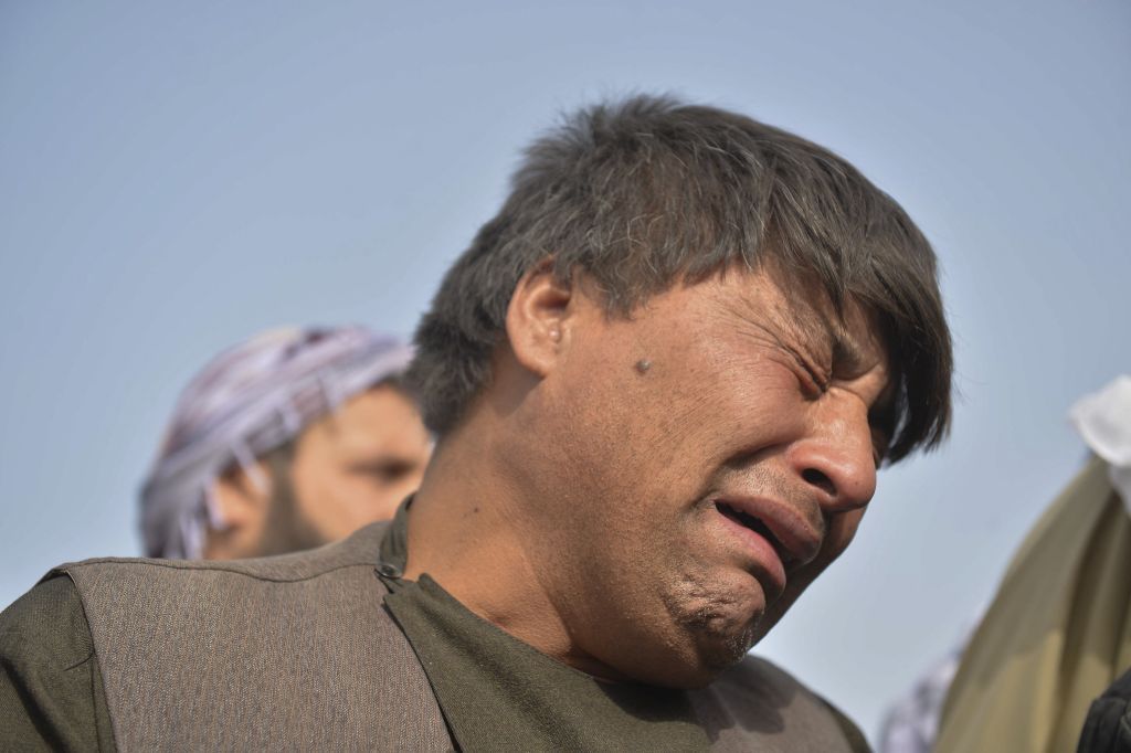 قندوز تشيّع ضحايا التفجير الانتحاري على المسجد