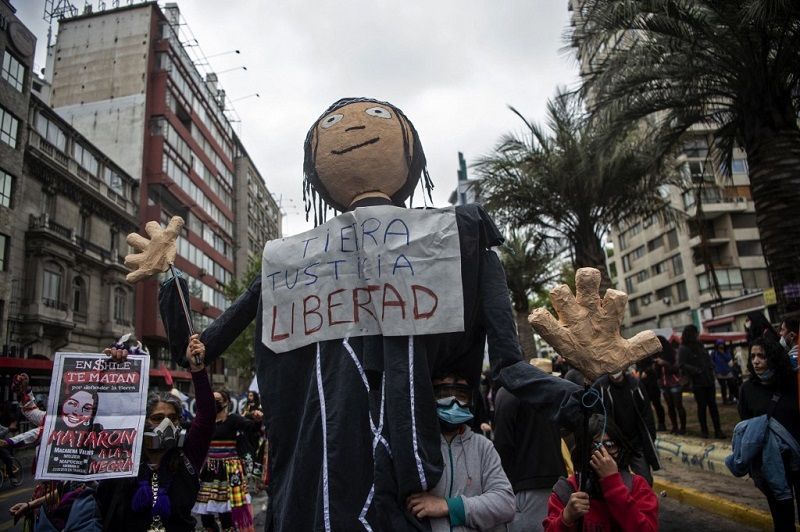 بالصور.. مقتل امرأة وجرح 17 شخصاً خلال مواجهات بين الشرطة ومتظاهرين من السكان الأصليين في تشيلي