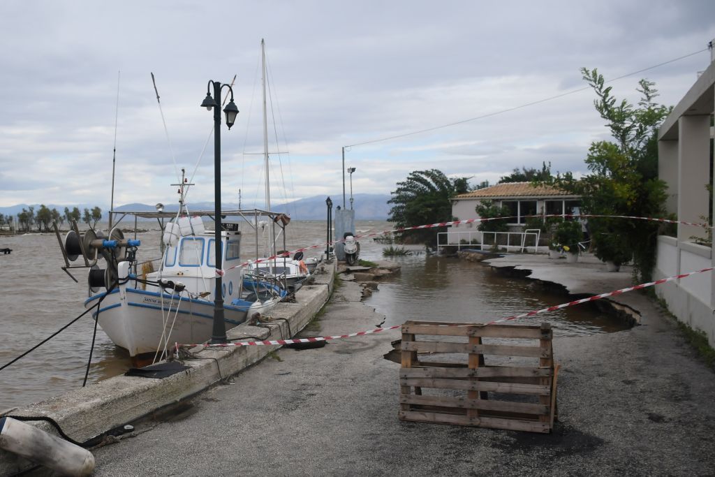 إغلاق المدارس والخدمات العامة في أثينا بسبب فيضانات شديدة