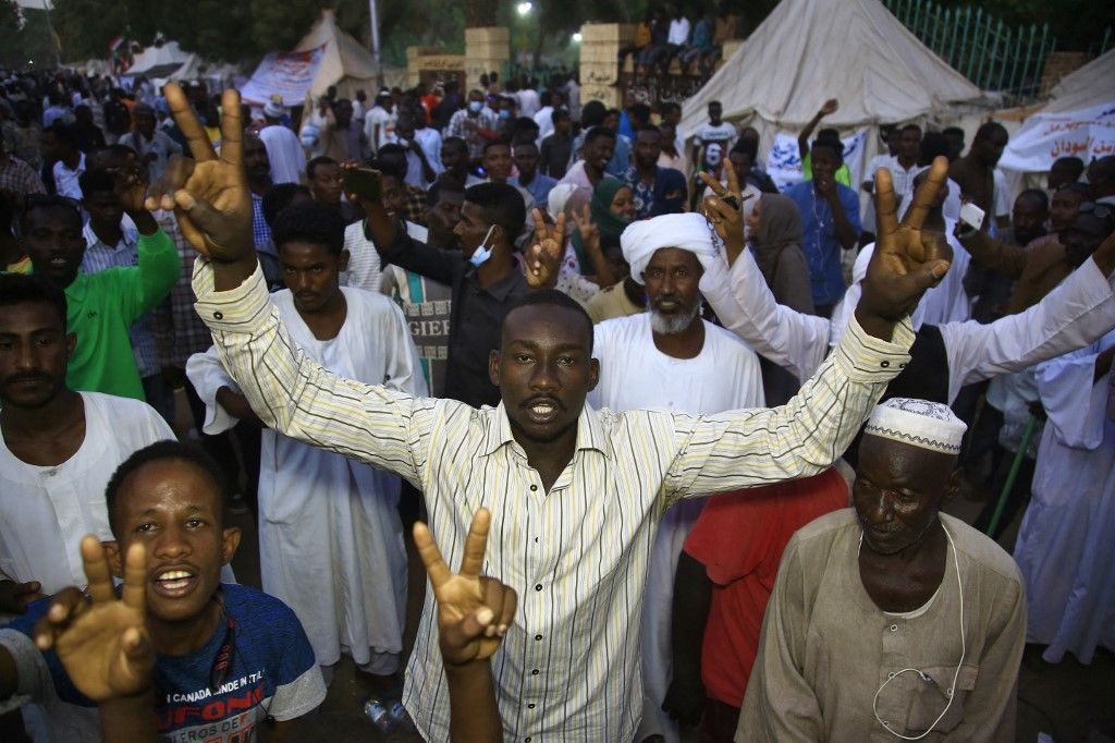 الحكومة السودانية تطالب مؤيديها ومناصري الجانب العسكري بوقف التصعيد