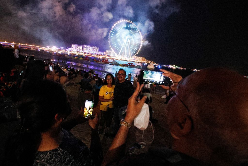 "عين دبي" تفتح أبوابها للجمهور بفعاليات مبهرة