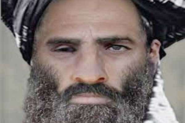 ما بين الملا عمر وهبة الله اخوند زادة.. صراع التخلص من عقدة "القاعدة" في أفغانستان