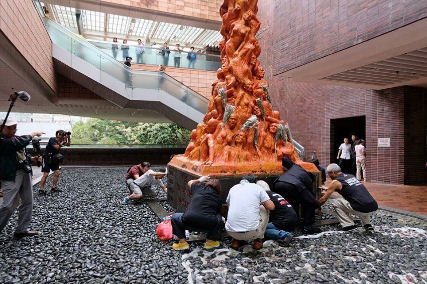 ما لا تعرفونه عن "عامود العار" الذي أرعب الصين.. وماذا قال نحّاته لأخبار الآن؟ 3 ما لا تعرفونه عن "عامود العار" الذي أرعب الصين.. وماذا قال نحّاته لأخبار الآن؟