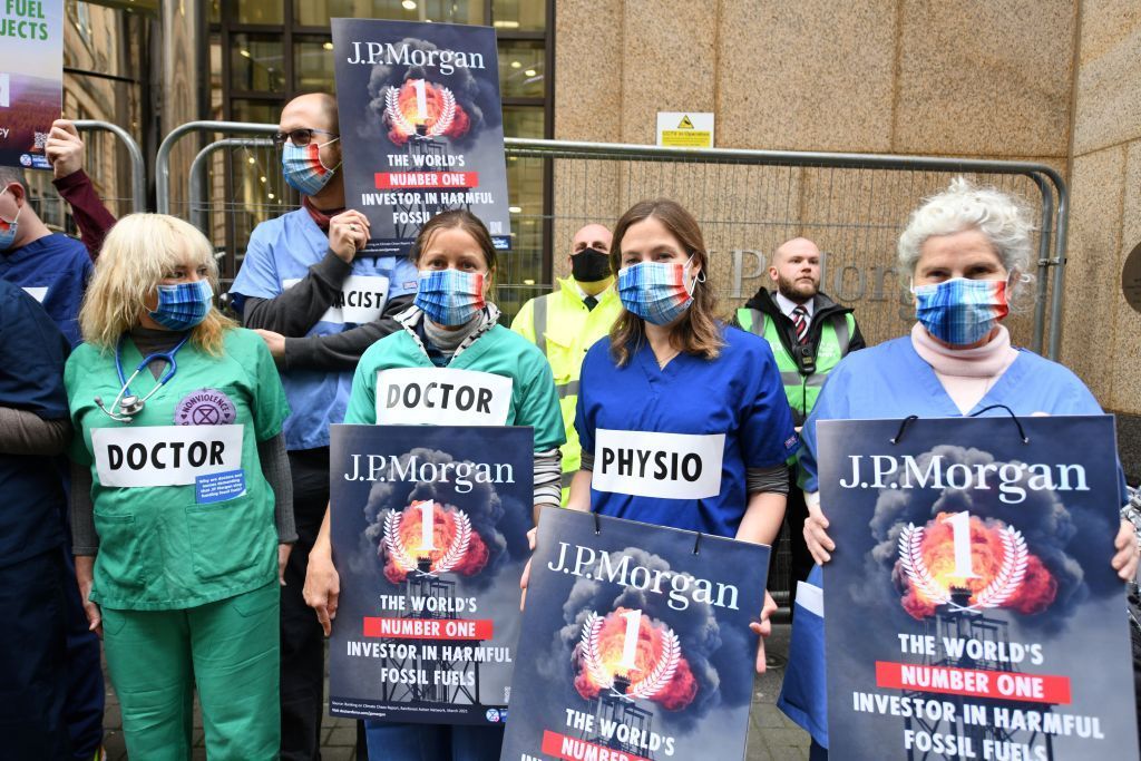 الشباب يقولون كلمتهم… مظاهرات في غلاسكو للتنديد بتقاعس قادة العالم خلال قمة المناخ 6 الشباب يقولون كلمتهم… مظاهرات في غلاسكو للتنديد بتقاعس قادة العالم خلال قمة المناخ