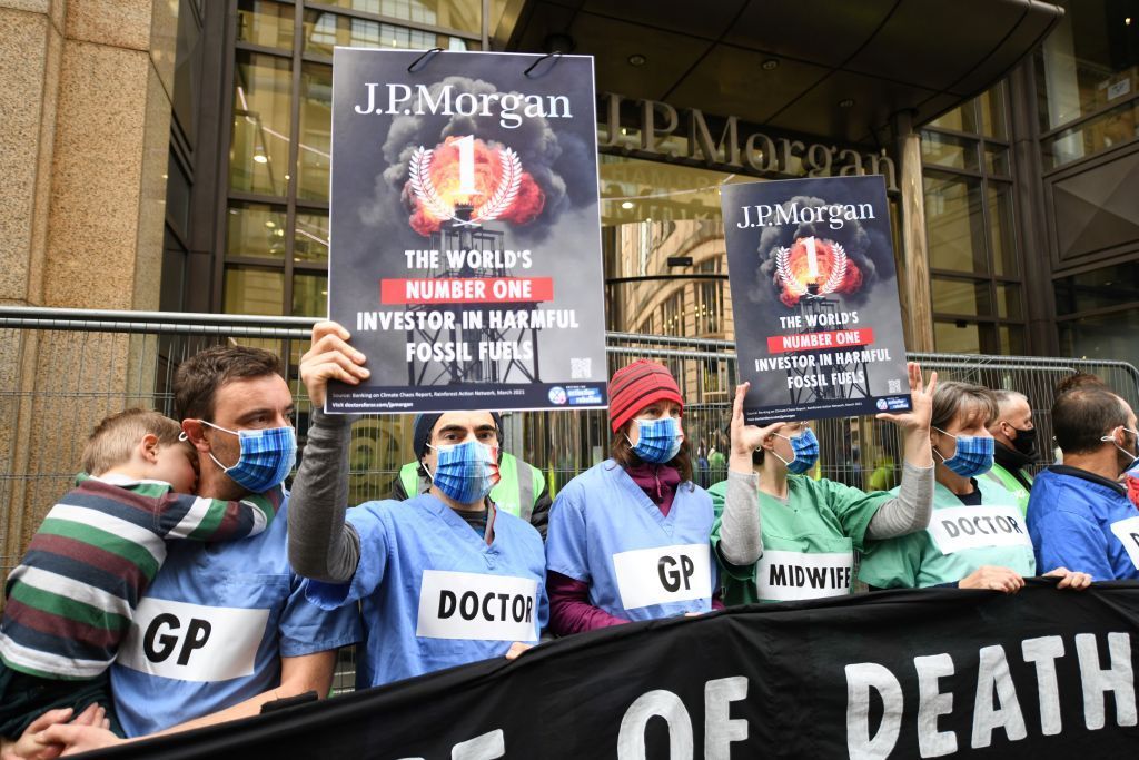 الشباب يقولون كلمتهم… مظاهرات في غلاسكو للتنديد بتقاعس قادة العالم خلال قمة المناخ 4 الشباب يقولون كلمتهم… مظاهرات في غلاسكو للتنديد بتقاعس قادة العالم خلال قمة المناخ