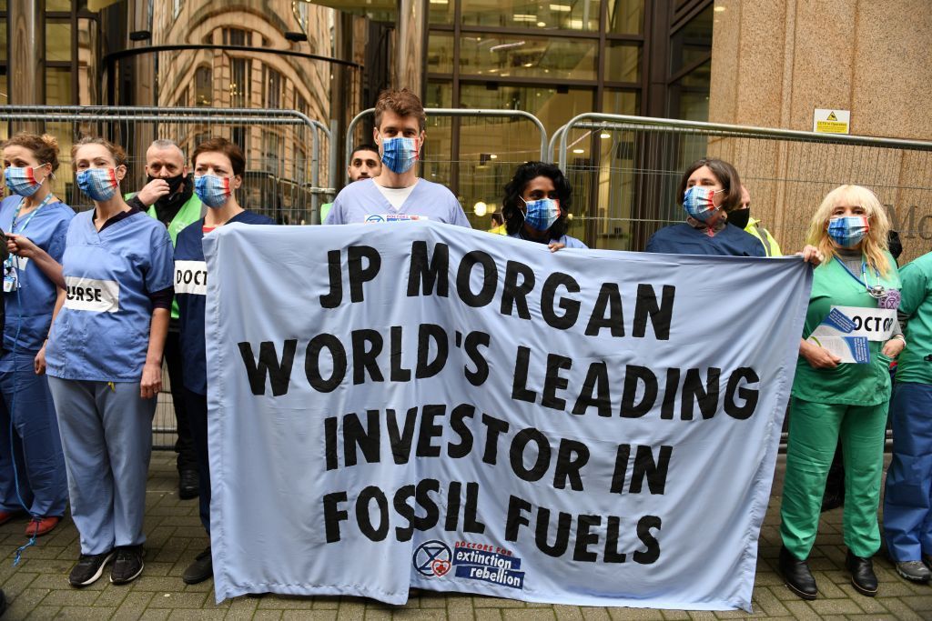 الشباب يقولون كلمتهم… مظاهرات في غلاسكو للتنديد بتقاعس قادة العالم خلال قمة المناخ 5 الشباب يقولون كلمتهم… مظاهرات في غلاسكو للتنديد بتقاعس قادة العالم خلال قمة المناخ