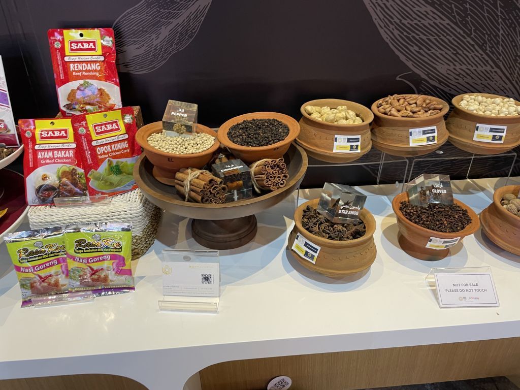 5000 مكعب من التوابل تثير انتباه زوار جناح إندونيسيا في إكسبو دبي 1 5000 مكعب من التوابل تثير انتباه زوار جناح إندونيسيا في إكسبو دبي