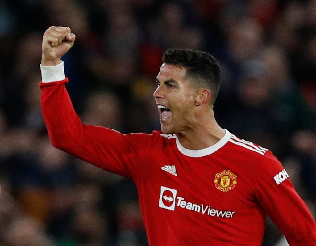 الكرة الذهبية.. ميسي وصلاح على رأس قائمة أبرز 10 مرشحين للفوز بالجائزة