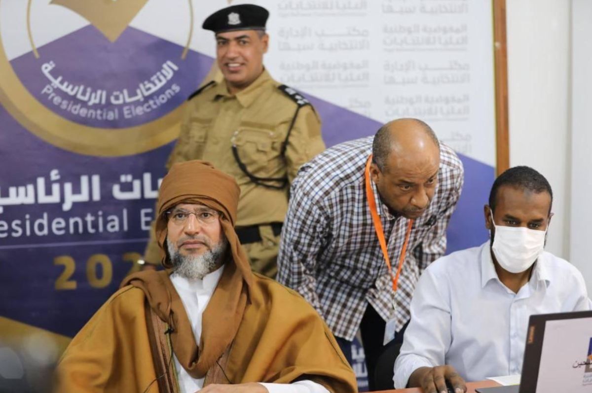 صور.. سيف الإسلام القذافي يقدم أوراق ترشحه لرئاسة ليبيا 1 صور.. سيف الإسلام القذافي يقدم أوراق ترشحه لرئاسة ليبيا