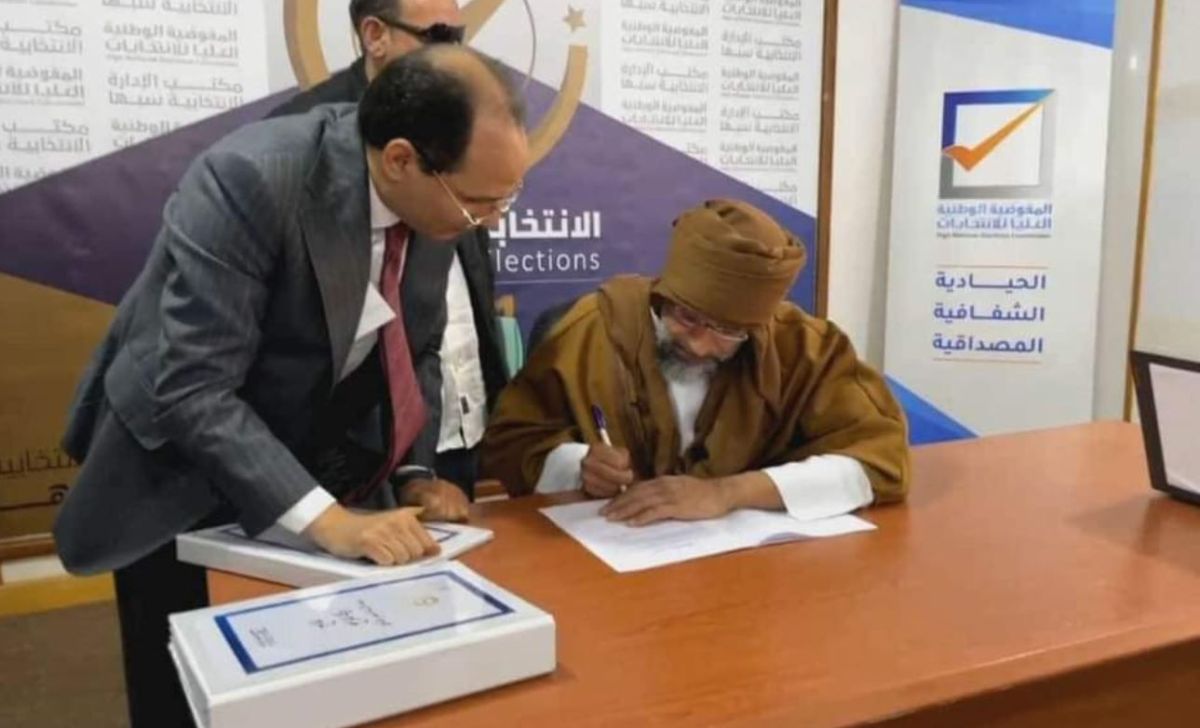 صور.. سيف الإسلام القذافي يقدم أوراق ترشحه لرئاسة ليبيا 3 صور.. سيف الإسلام القذافي يقدم أوراق ترشحه لرئاسة ليبيا