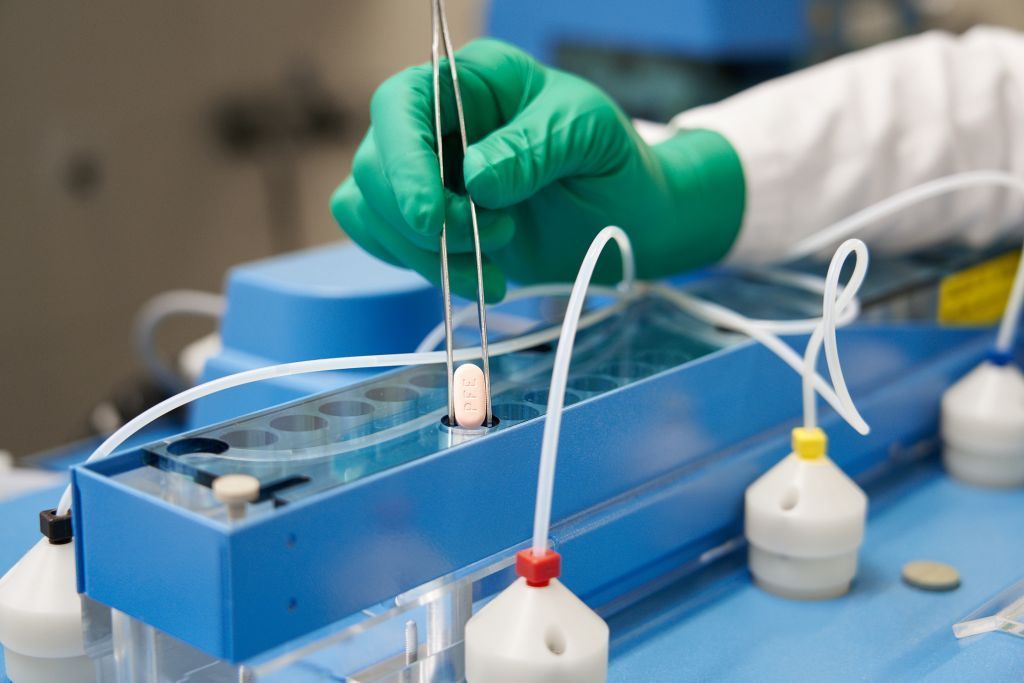 "حبة كورونا"... فايزر تطلب الترخيص لعقارها الذي يؤخذ عن طريق الفم