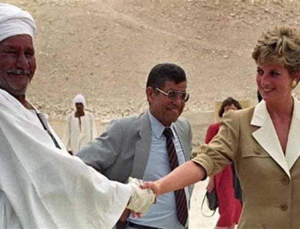 بالصور.. الأمير تشارلز في مصر.. زيارة ليست الأولى للبلد