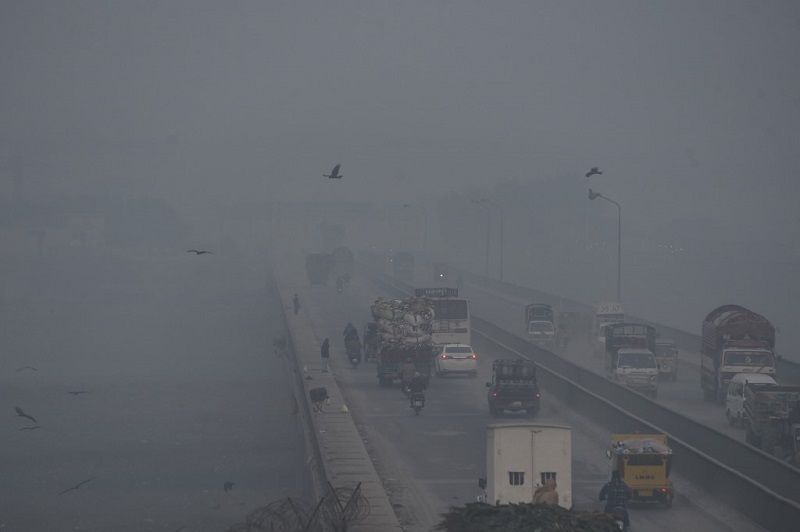 "أجراس الإنذار تدق": لاهور الباكستانية يخنقها الضباب الدخاني الكثيف