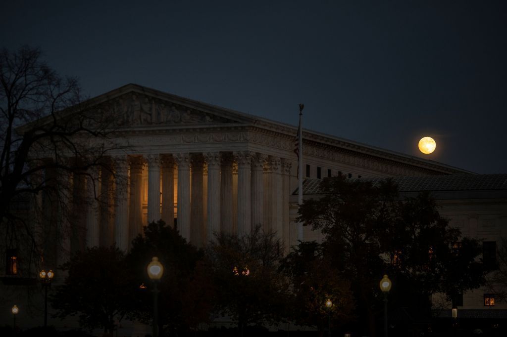 كوكب الأرض يشهد أطول خسوف جزئي للقمر منذ فبراير من عام 1440