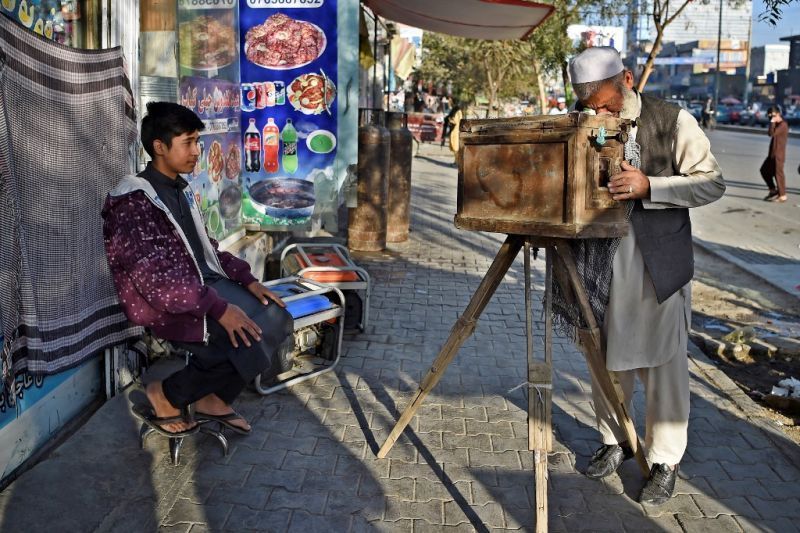 تطور تاريخي.. اختفاء الكاميرات الصندوقية في أفغانستان