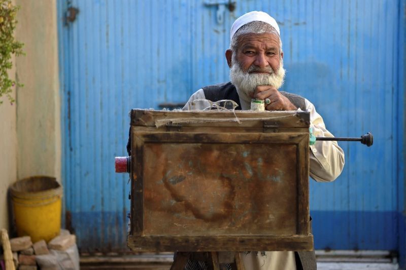 تطور تاريخي.. اختفاء الكاميرات الصندوقية في أفغانستان