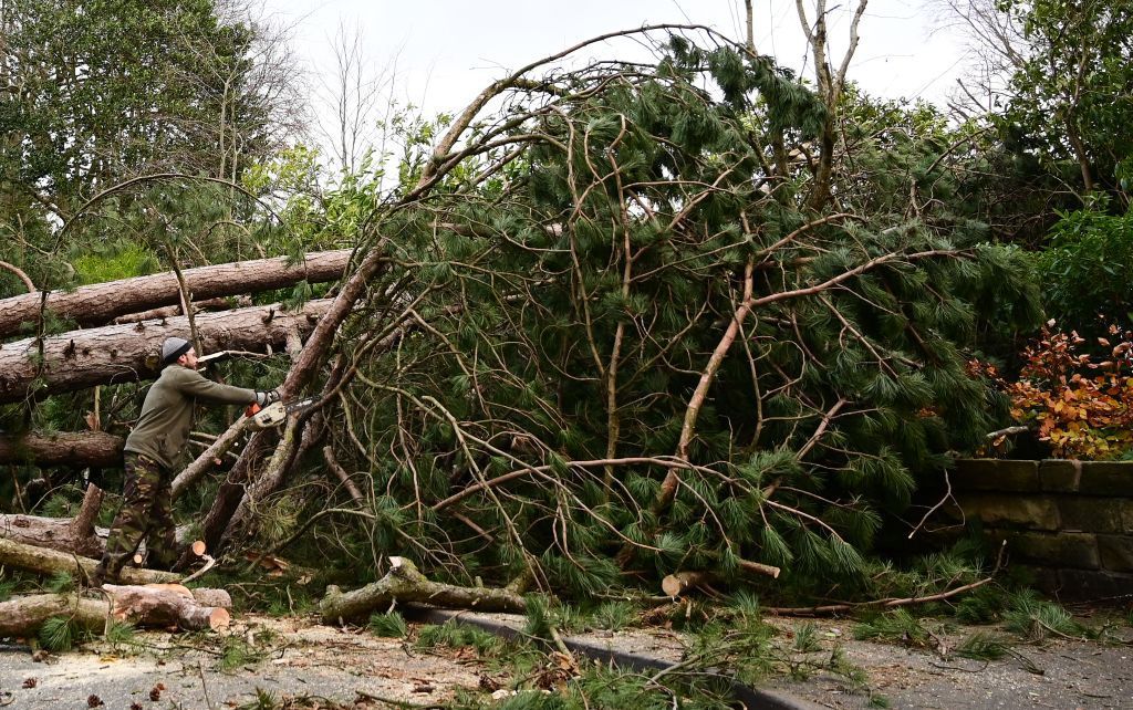 مشاهد مروعة.. هذا ما خلفته العاصفة أروين على المملكة المتحدة 1 مشاهد مروعة.. هذا ما خلفته العاصفة أروين على المملكة المتحدة