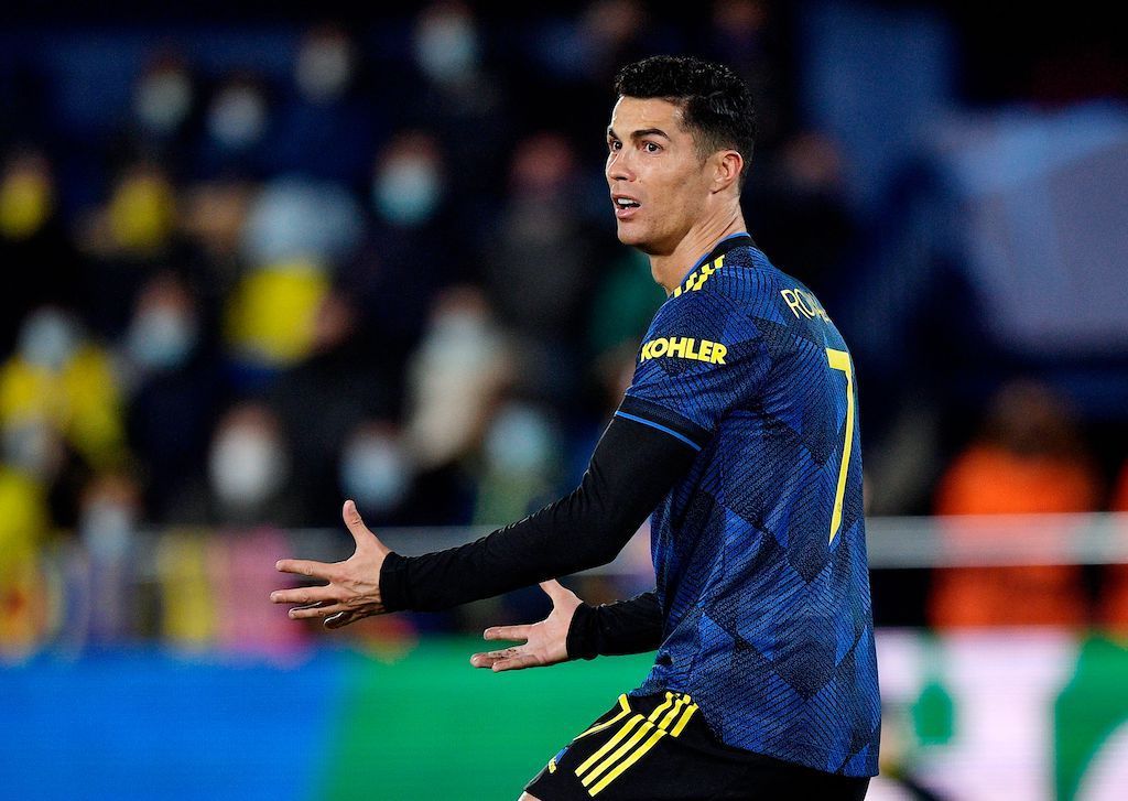 الكرة الذهبية.. أحلام صلاح تصطدم بإنجاز ميسي وأرقام ليفاندوفسكي القياسية