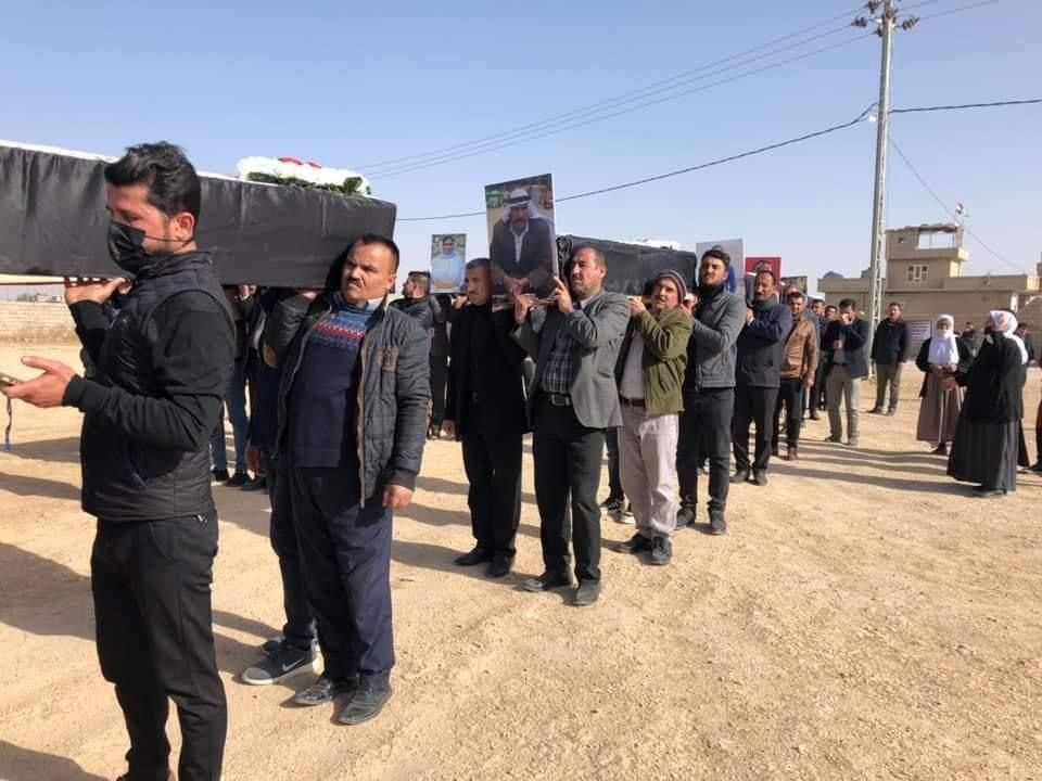 بمراسم دينية ايزيدية دفن رفات 41 شخصاً من ضحايا داعش