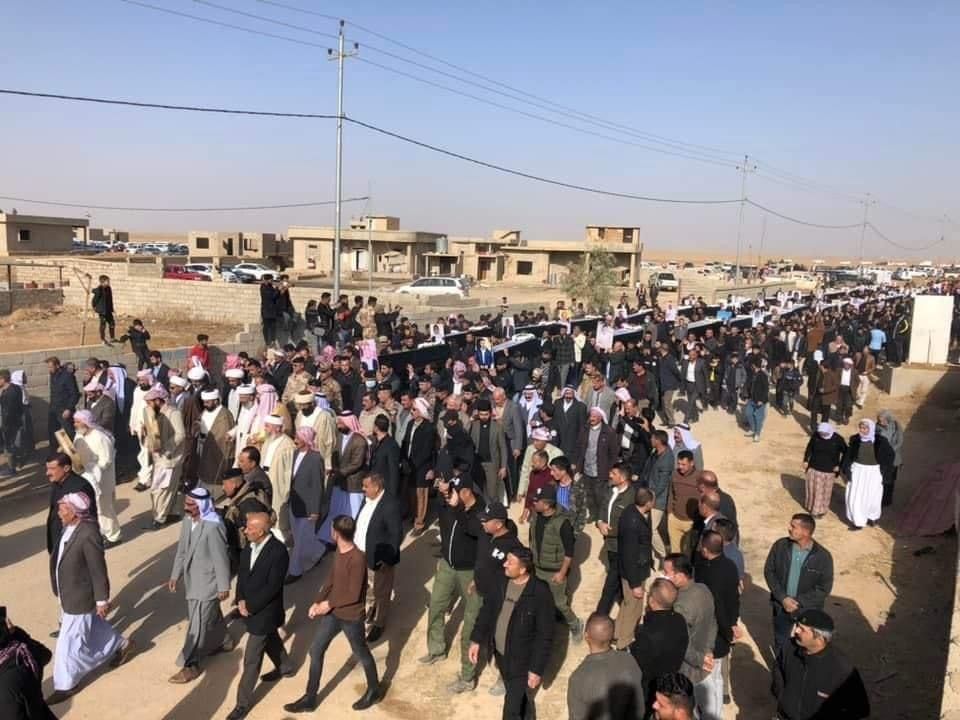 بمراسم دينية ايزيدية دفن رفات 41 شخصاً من ضحايا داعش