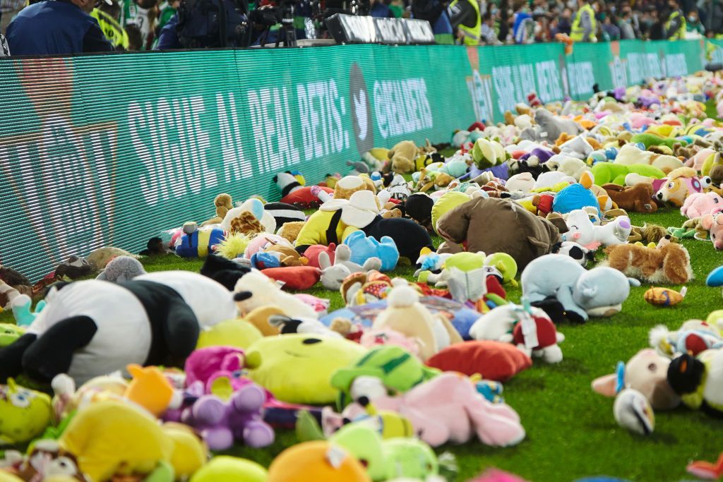 لفتة رائعة من جماهير ريال بيتيس للأطفال مع اقتراب عيد الميلاد