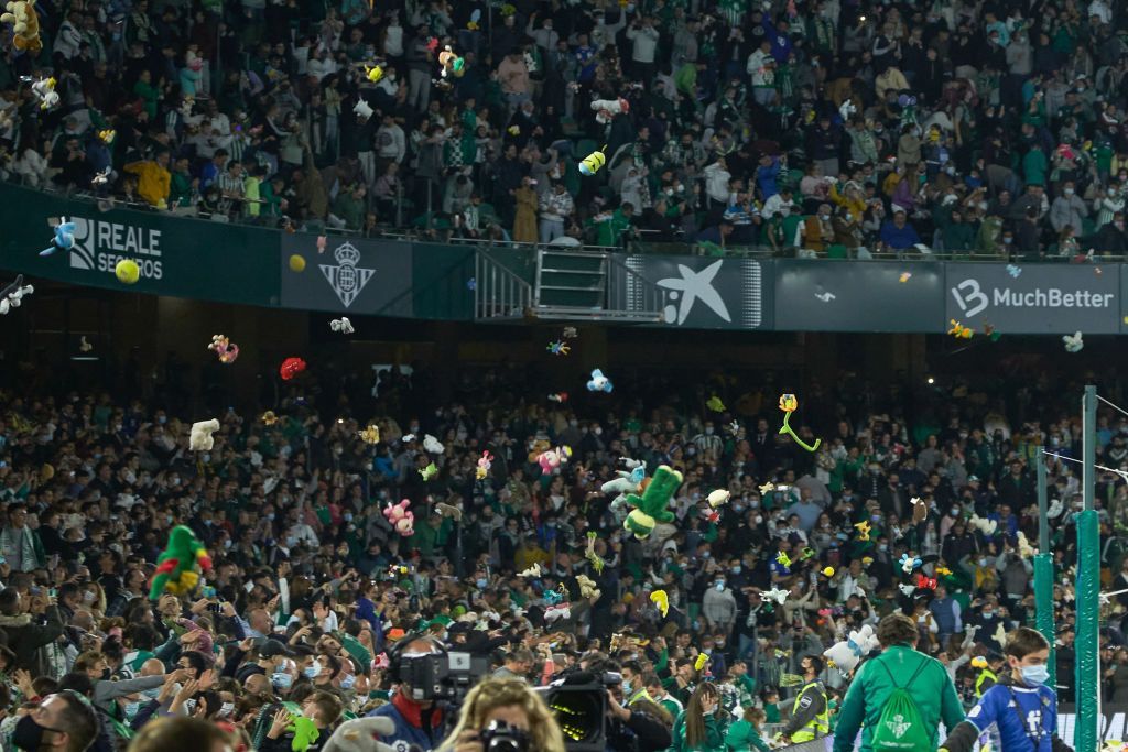 لفتة رائعة من جماهير ريال بيتيس للأطفال مع اقتراب عيد الميلاد