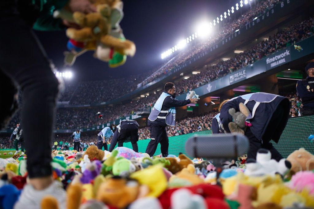 لفتة رائعة من جماهير ريال بيتيس للأطفال مع اقتراب عيد الميلاد