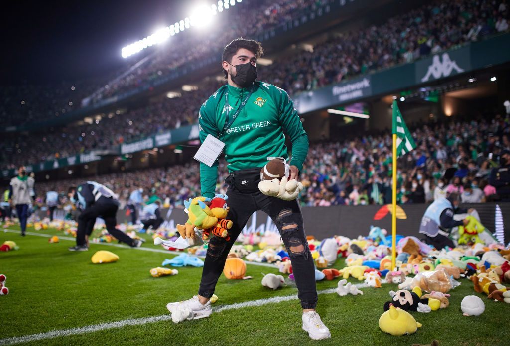 لفتة رائعة من جماهير ريال بيتيس للأطفال مع اقتراب عيد الميلاد