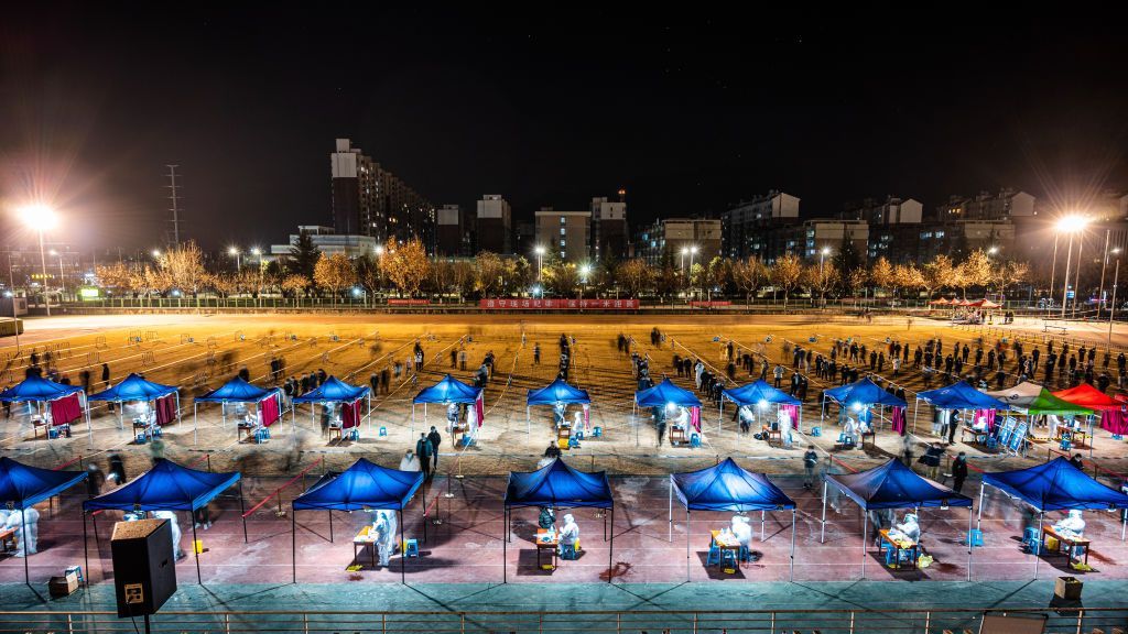 سكان مدينة شيآن الصينية يقايضون أجهزة إلكترونية مقابل الطعام