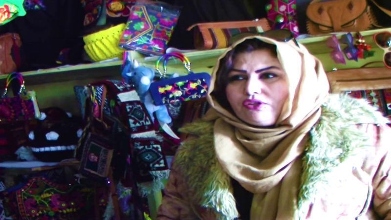 "مظاهرة بملابس الرجال".. صرخات نساء أفغانستان تتواصل ضد قرارات طالبان