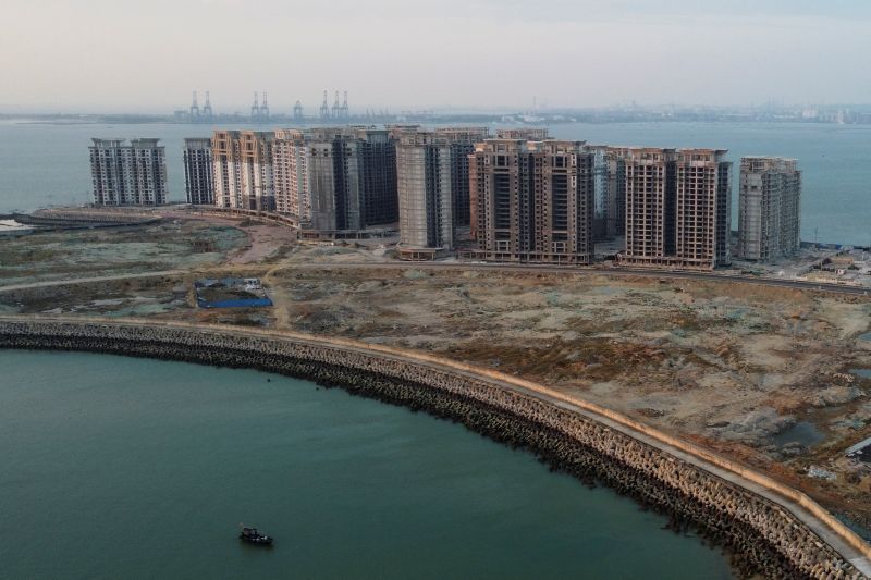 عملاق العقارات الصينية "إيفرغراند" تتلقى أمراً بهدم 39 مبنى خلال 10 أيام..مامصير الشركة والمستثمرين؟ 1 إيفرغراند"