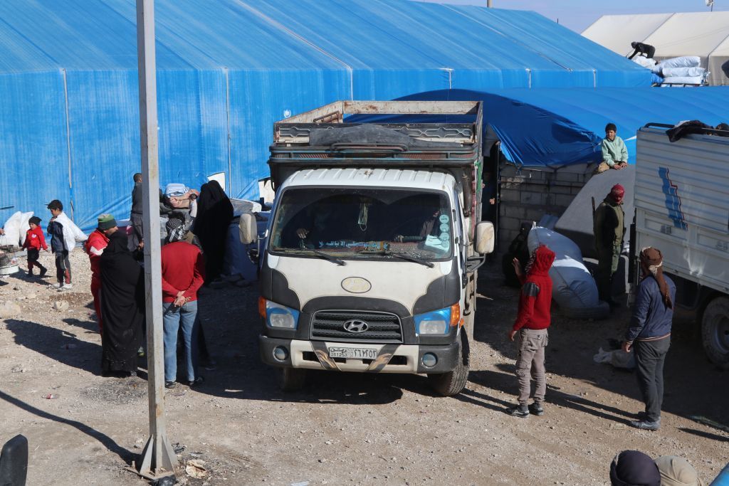 مغادرون من مخيم الهول: نبحث عن حياة جديدة بعيدا عن تنظيم داعش 3 مغادرون من مخيم الهول: نبحث عن حياة جديدة بعيدا عن تنظيم داعش