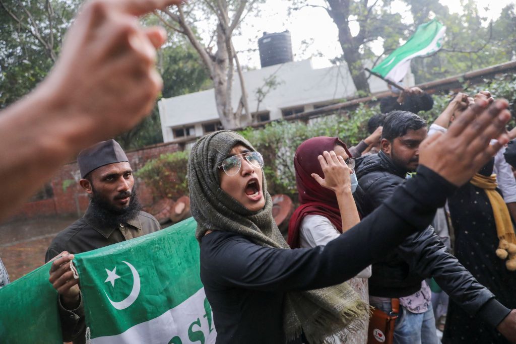 الهند.. ملالا يوسفزاي تندد بحظر الحجاب في كارناتاكا 2 الهند.. ملالا يوسفزاي تندد بحظر الحجاب في كارناتاكا