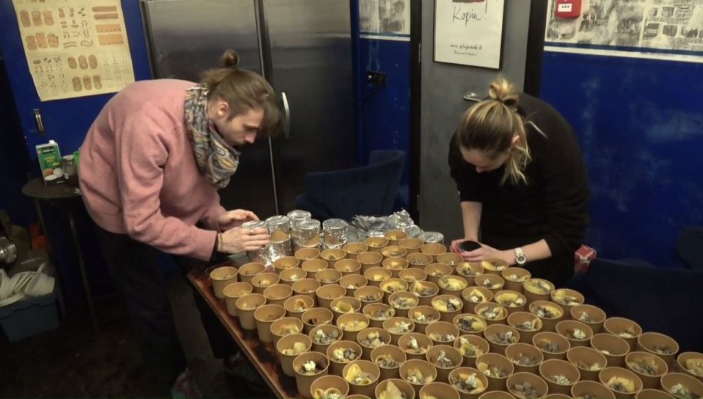 في أوكرانيا.. مطعم يقدم وجبات الطعام للمقاتلين والجرحى