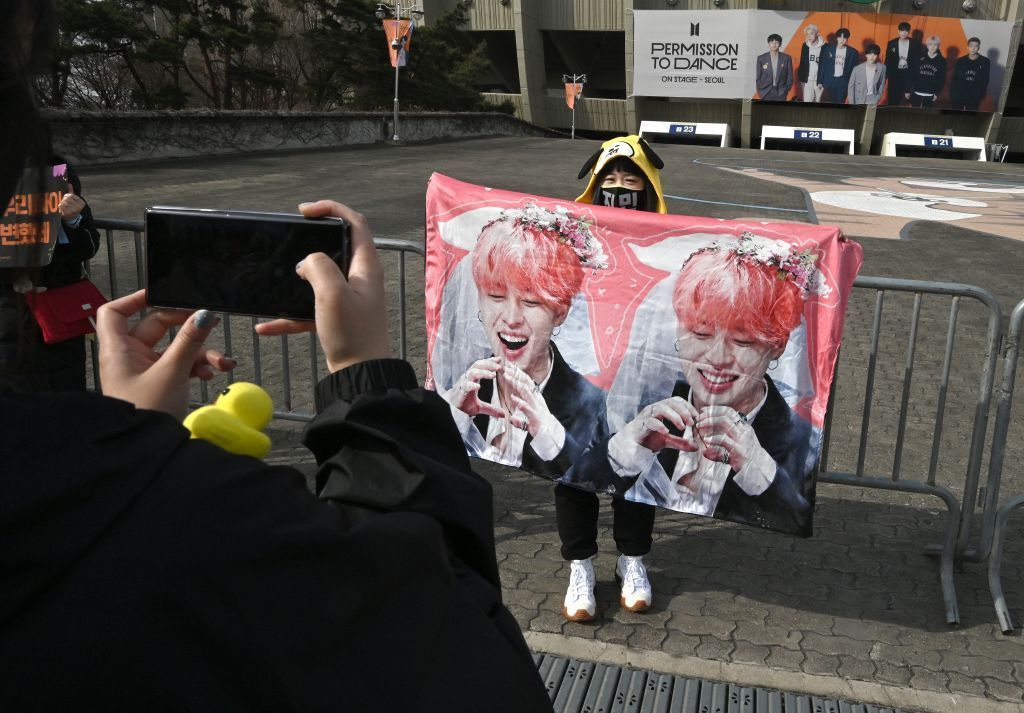 فرقة BTS الكورية الجنوبية تحيي أول حفلة لها في سيول منذ الجائحة 3 فرقة BTS الكورية الجنوبية تحيي أول حفلة لها في سيول منذ الجائحة