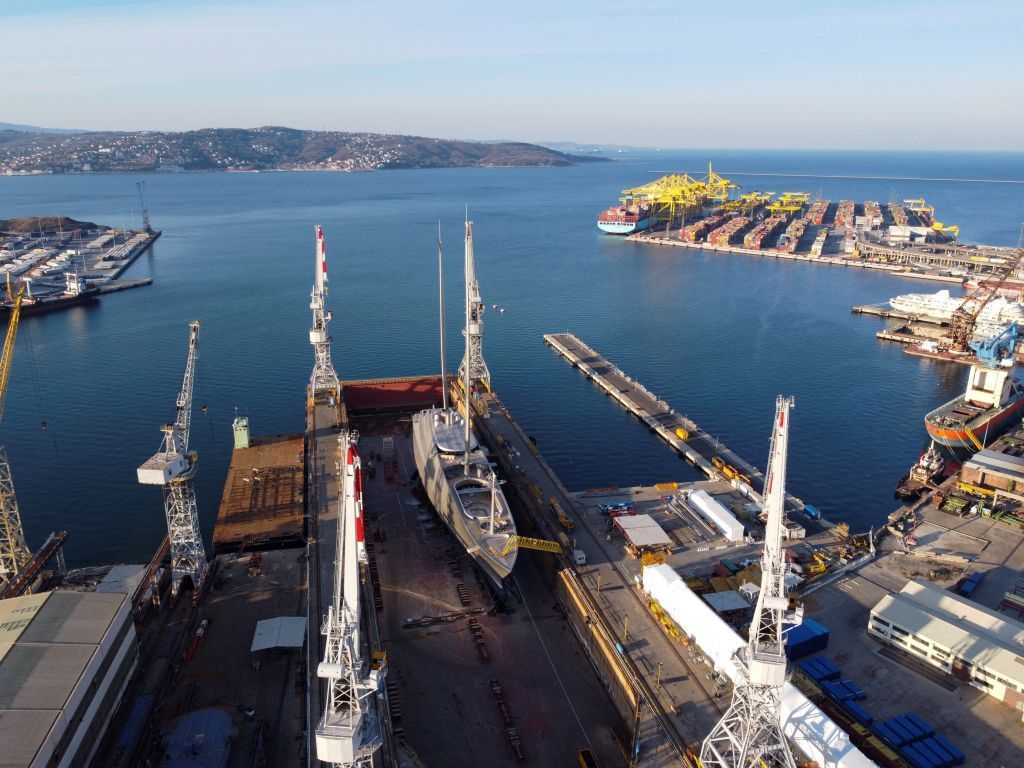 قيمته 530 مليون يورو.. ايطاليا تجمّد يخت ثريّ روسيّ