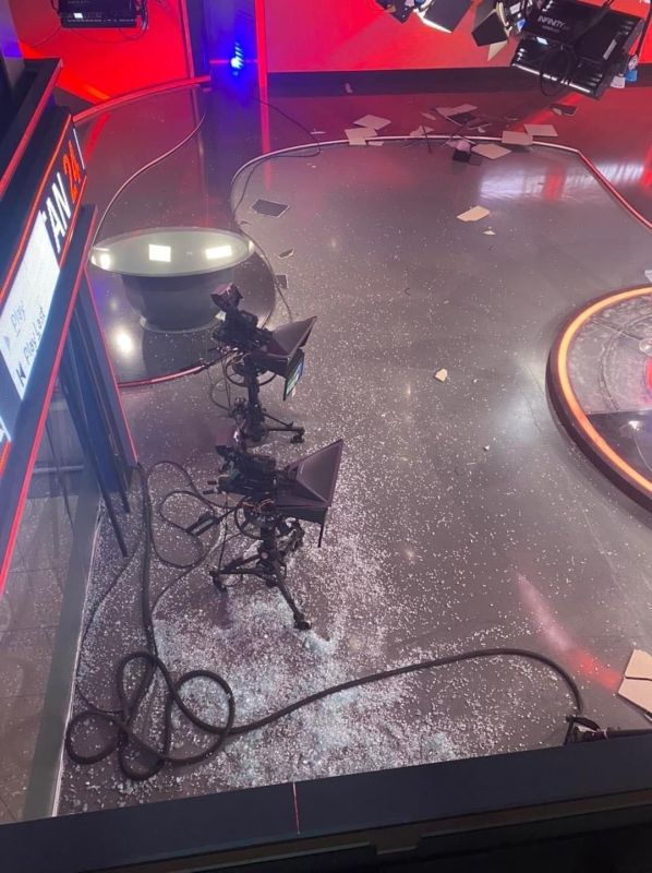 بالصور.. الهجمات الصاروخية على أربيل تلحق أضرارا كبيرة بقناة "k24"