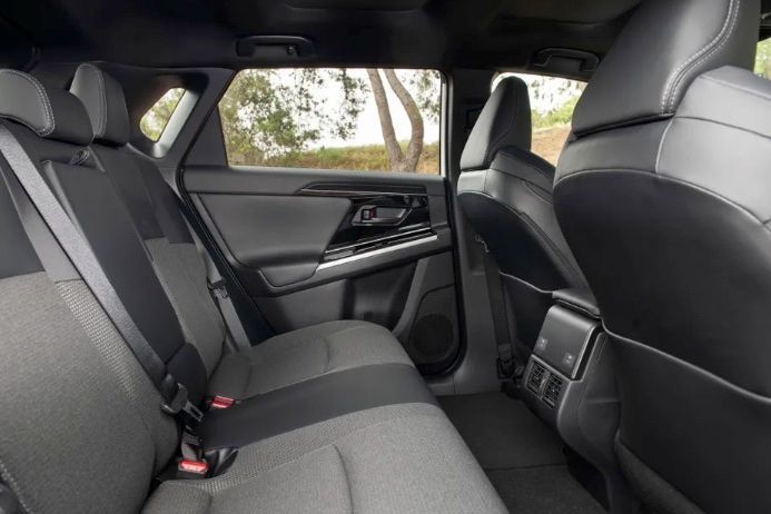 سيارة تويوتا bZ4X الكهربائية