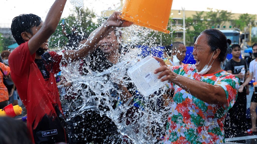 عبر "عيد الماء"... تايلند تستقبل العام الجديد