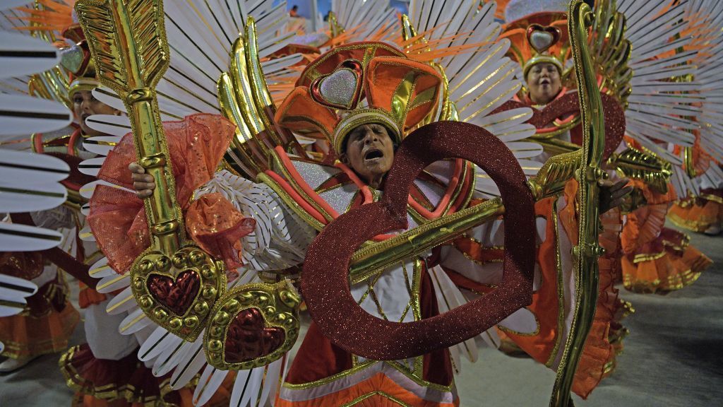 عودة الكرنفال.. السامبا تشعل ريو دي جانيرو مجددا