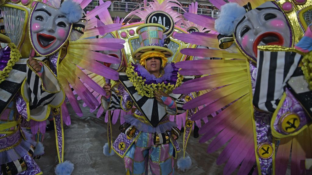عودة الكرنفال.. السامبا تشعل ريو دي جانيرو مجددا