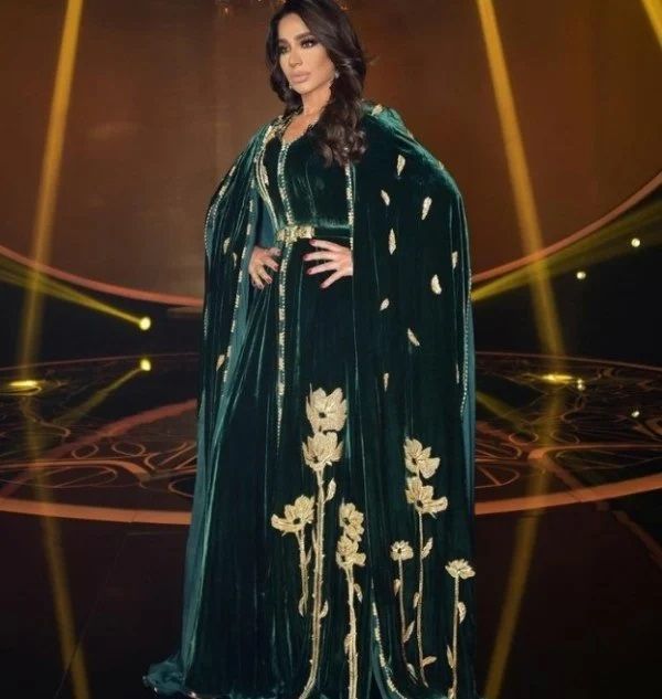 صور.. نجمات عرب يظهرن جمال القفطان في رمضان