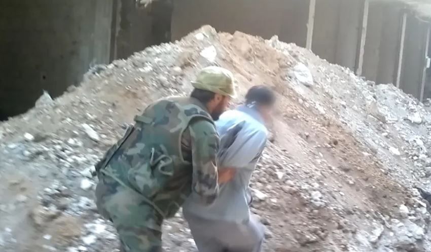 مجزرة التضامن.. فيديو يوثق مقتل 41 معتقلاً قرب دمشق وحرق جثثهم 3 مجزرة التضامن.. فيديو يوثق مقتل 41 معتقلاً قرب دمشق وحرق جثثهم