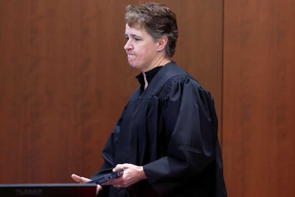 الحارس الشخصي لجوني ديب يفضح آمبر هيرد أمام المحكمة