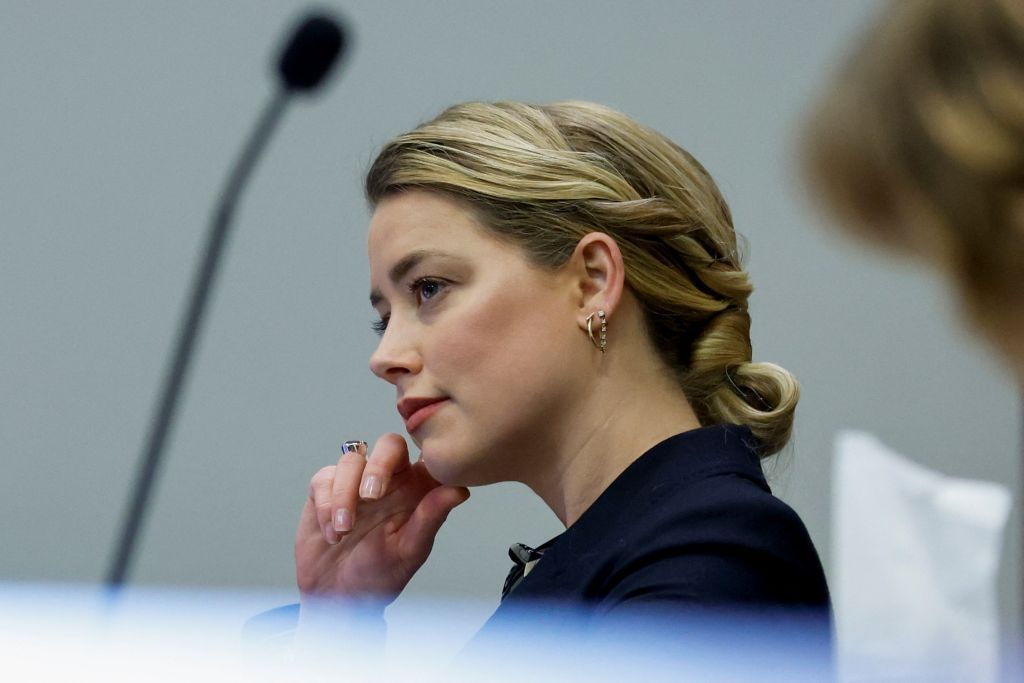 الحارس الشخصي لجوني ديب يفضح آمبر هيرد أمام المحكمة