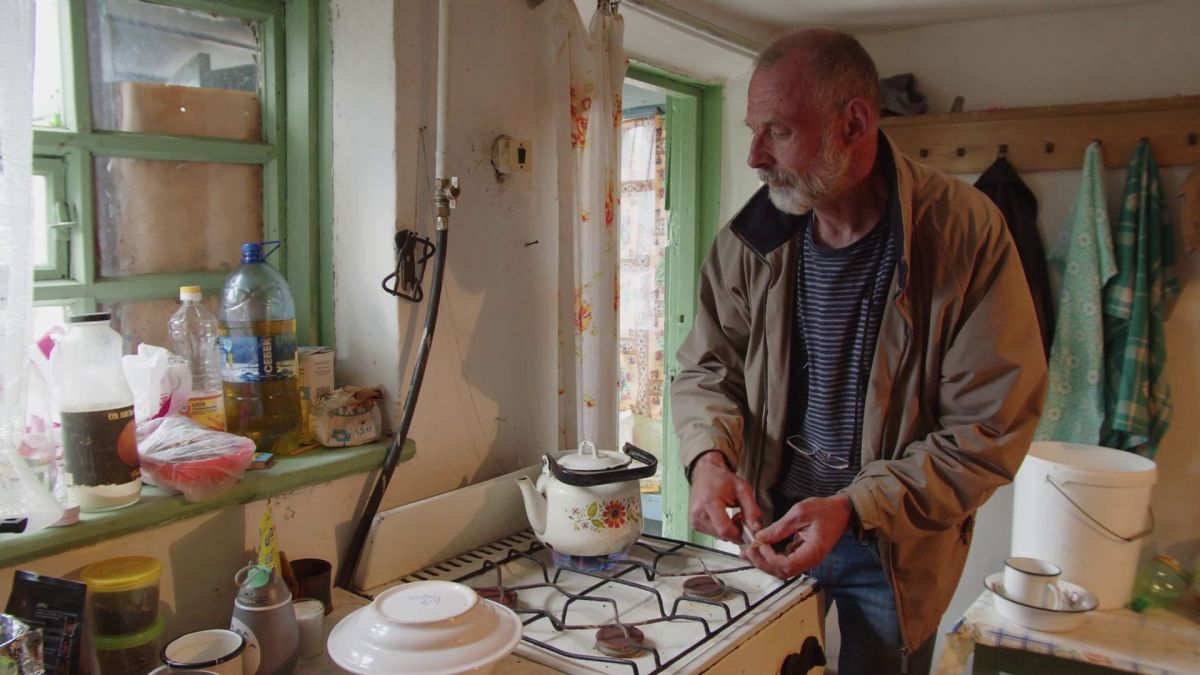 "اشتقت لمدينتي وعملي".. قصة أوكراني لجأ إلى قرية ورفض مغادرة بلده