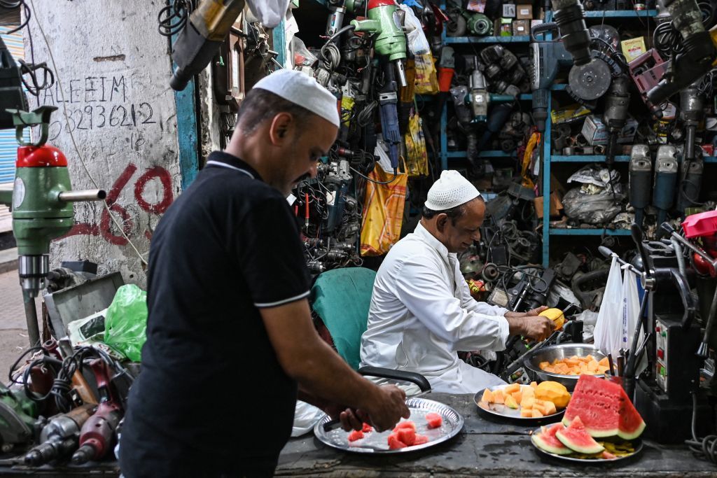 مسلمو الهند وباكستان يستقبلون العيد وسط موجة حرّ تاريخية